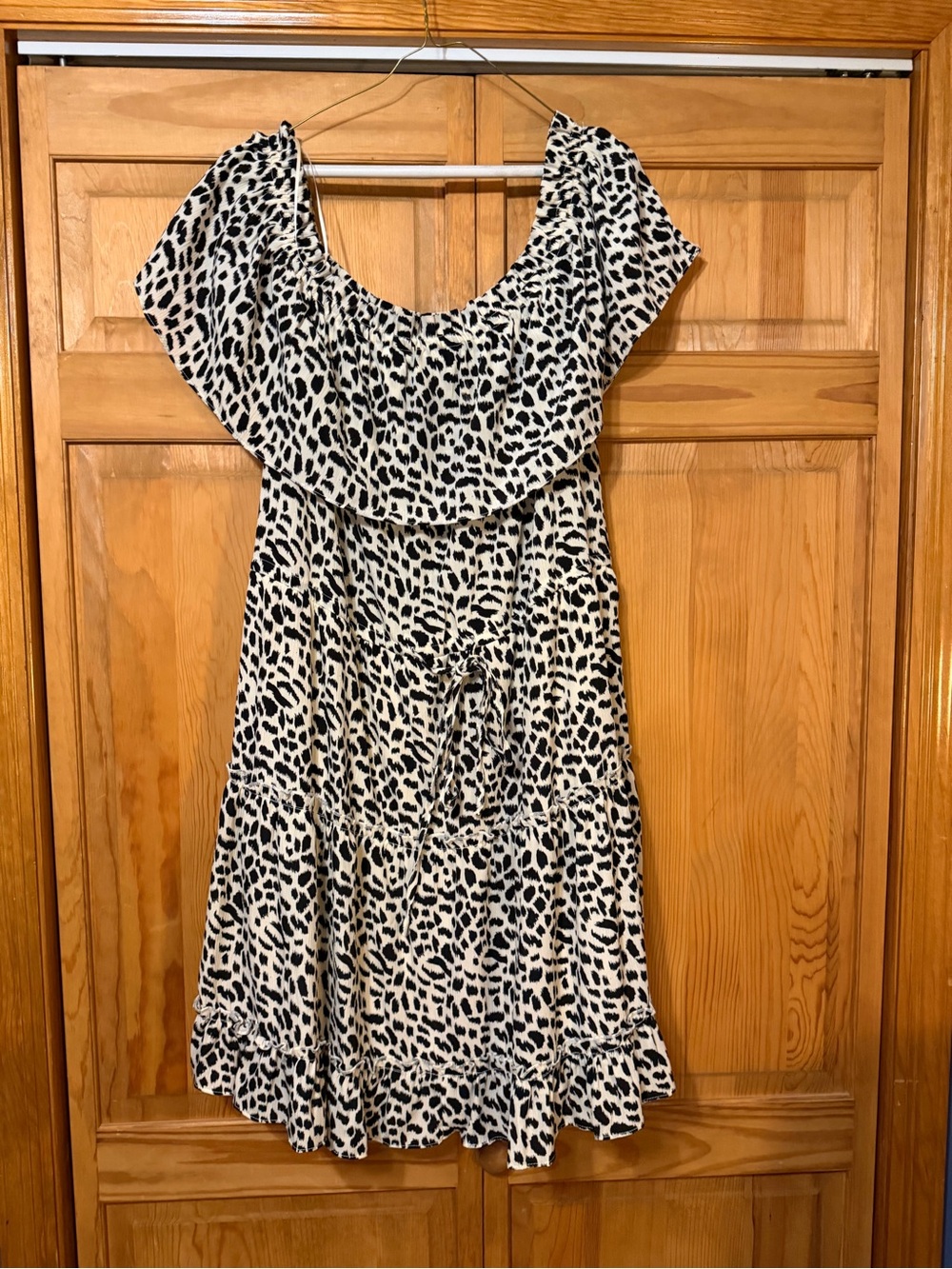 ODDY Black and White Off-Shoulder Animal Print Midi Dress